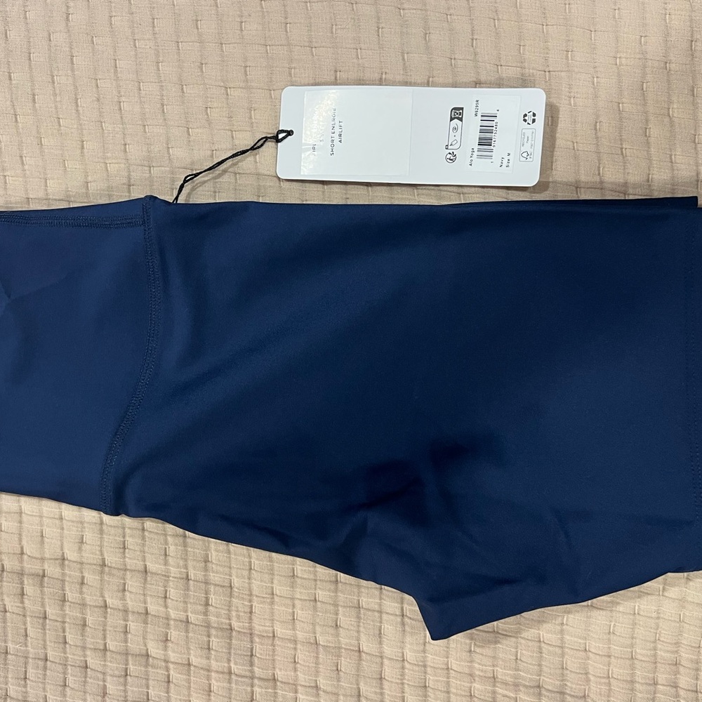 ALO Yoga Airlift Energy Short Navy Blue New In Bag - Picture 2 of 3